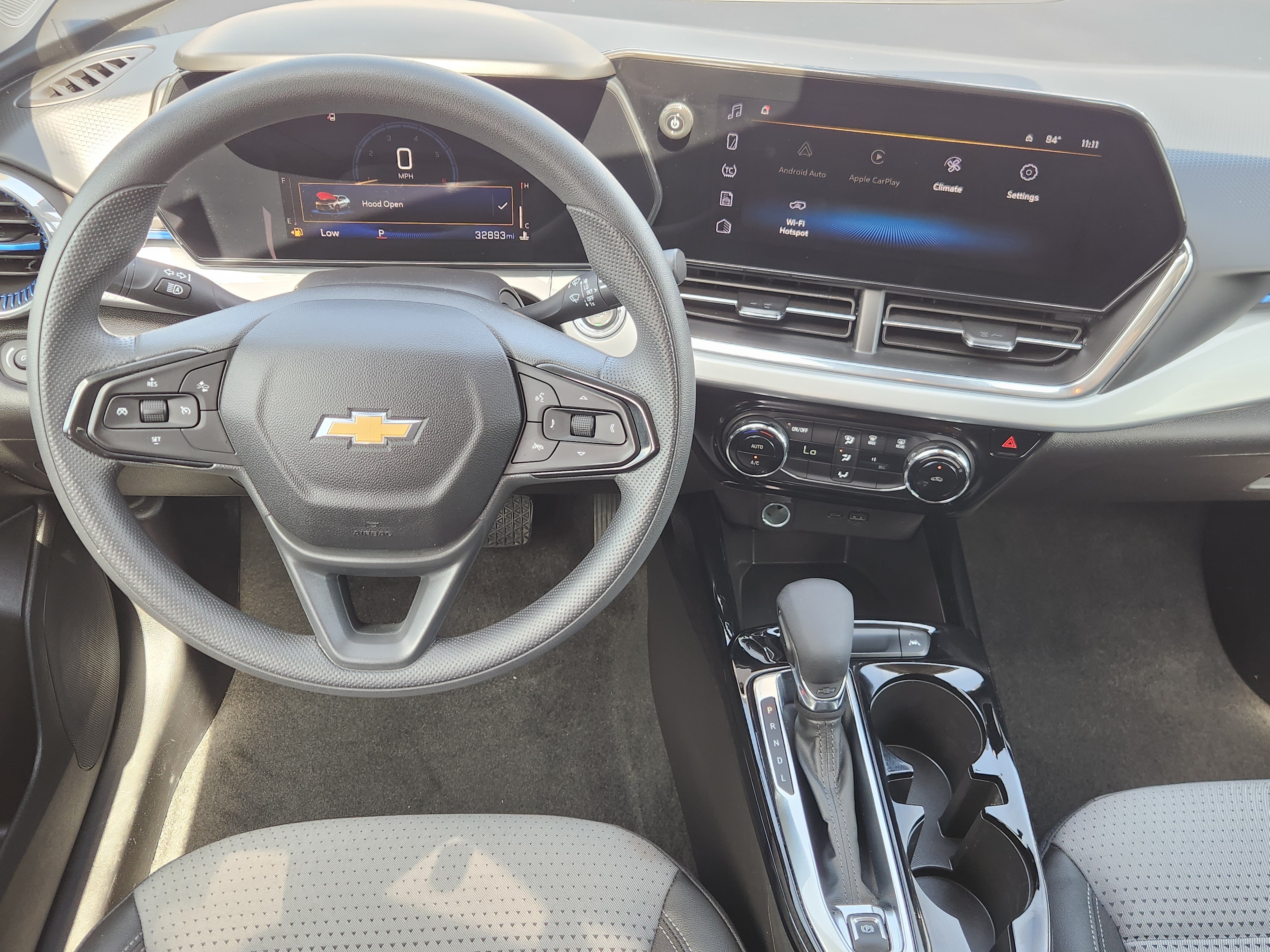 Used 2025 Chevrolet Trax LT FWD image 27