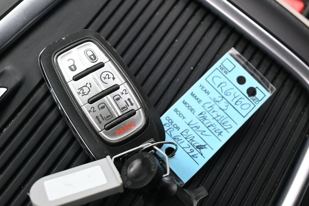 Used 2023 Chrysler Pacifica Touring-L FWD image 27