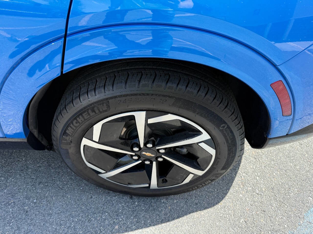 Used 2024 Chevrolet Equinox EV LT w/ LPO, All-Weather Mat Package image 17