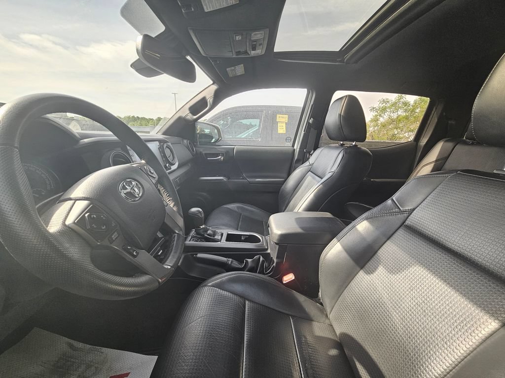 Used 2020 Toyota Tacoma TRD Sport AWD/4WD image 10