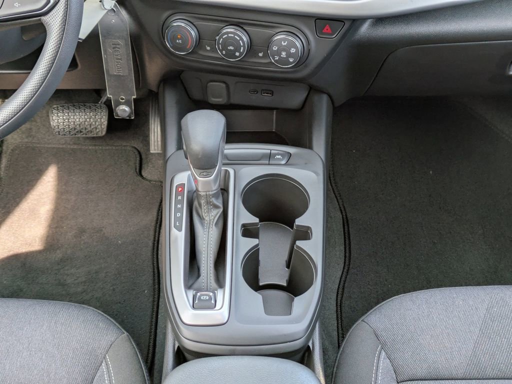 Used 2025 Chevrolet Trax LS w/ LS Convenience Package image 30