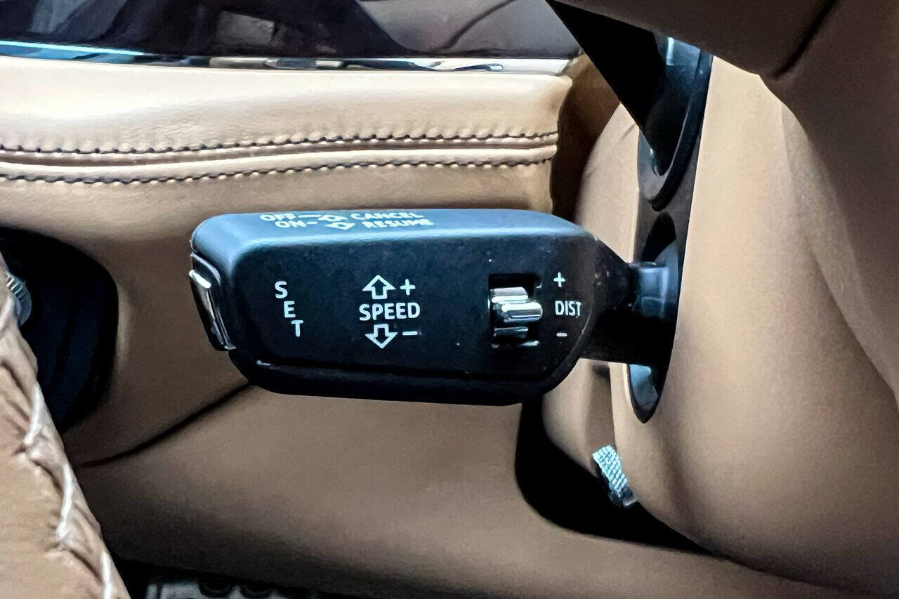 Used 2017 Bentley Bentayga image 42