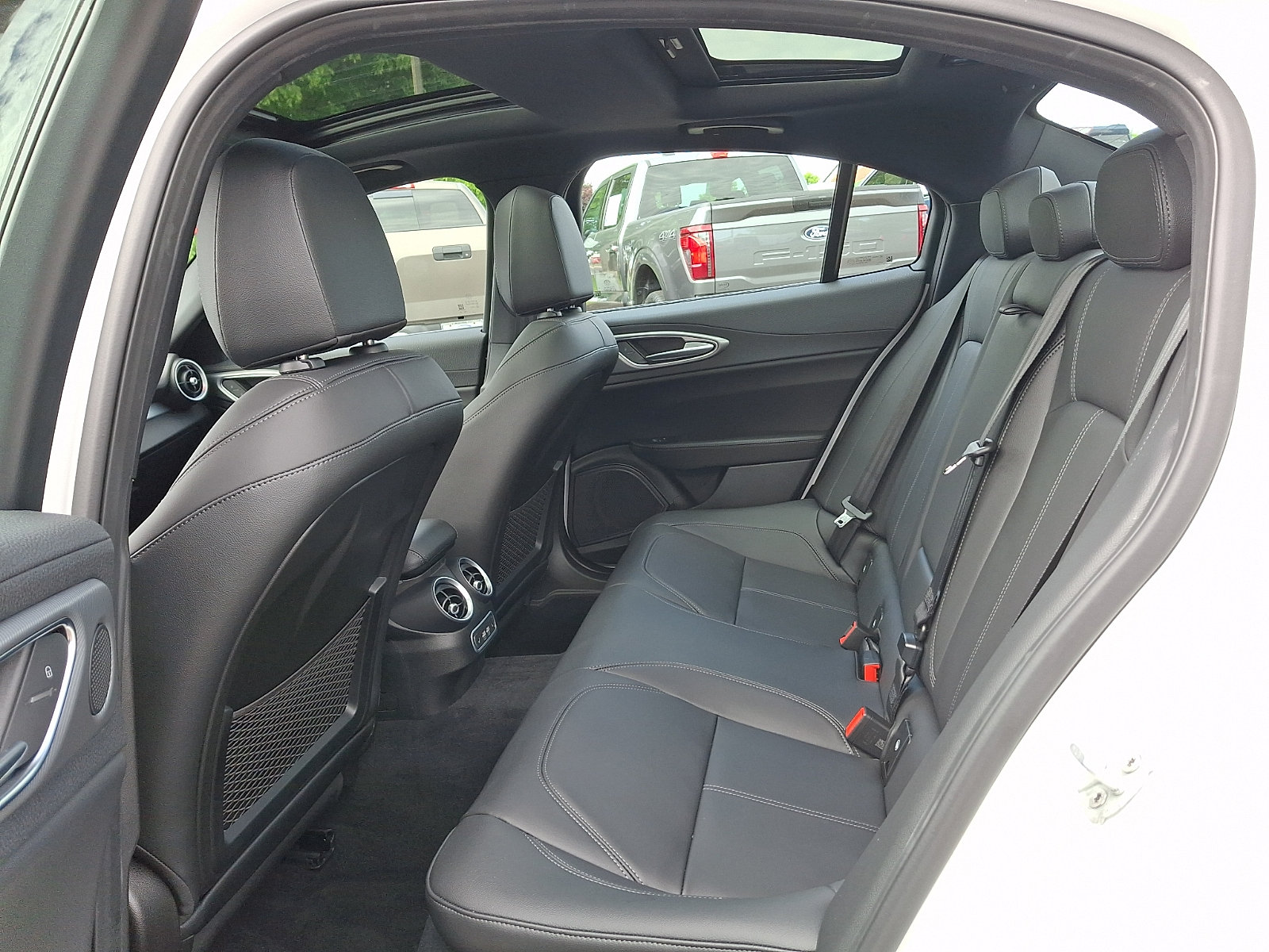 Used 2025 Alfa Romeo Giulia AWD w/ Driving Assist Package image 10
