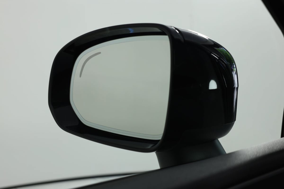 Used 2025 Volvo XC60 B5 Plus AWD/4WD image 17
