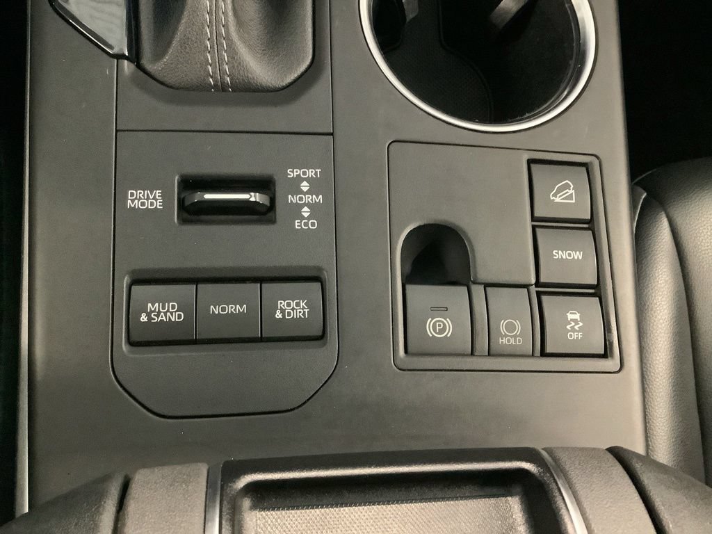 Used 2023 Toyota Highlander XLE AWD/4WD image 15