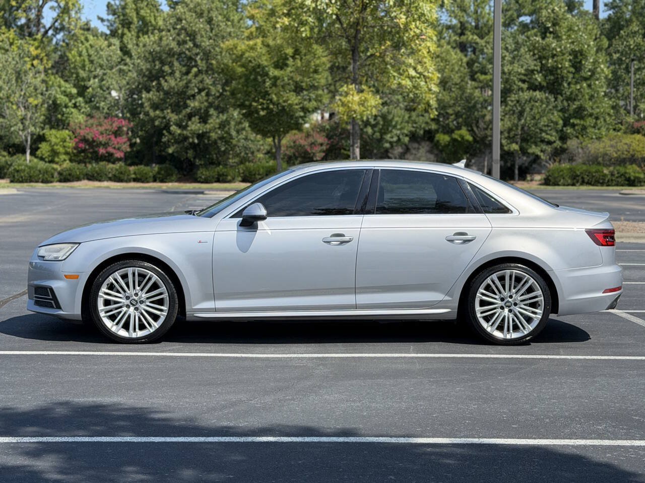 Used 2018 Audi A4 2.0T Ultra Premium Plus w/ Premium Plus Package FWD image 4