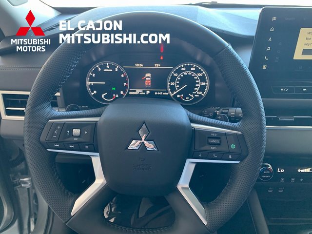 New 2025 Mitsubishi Outlander SE image 16