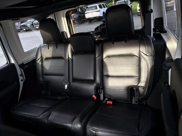 Used 2023 Jeep Wrangler Unlimited Sahara w/ Cold Weather Group AWD/4WD image 23