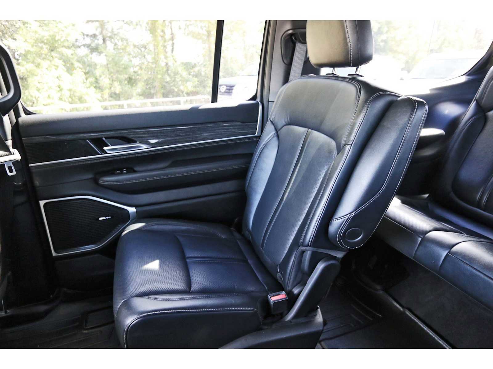Used 2022 Jeep Wagoneer Series III w/ Flexible Seating Group image 9