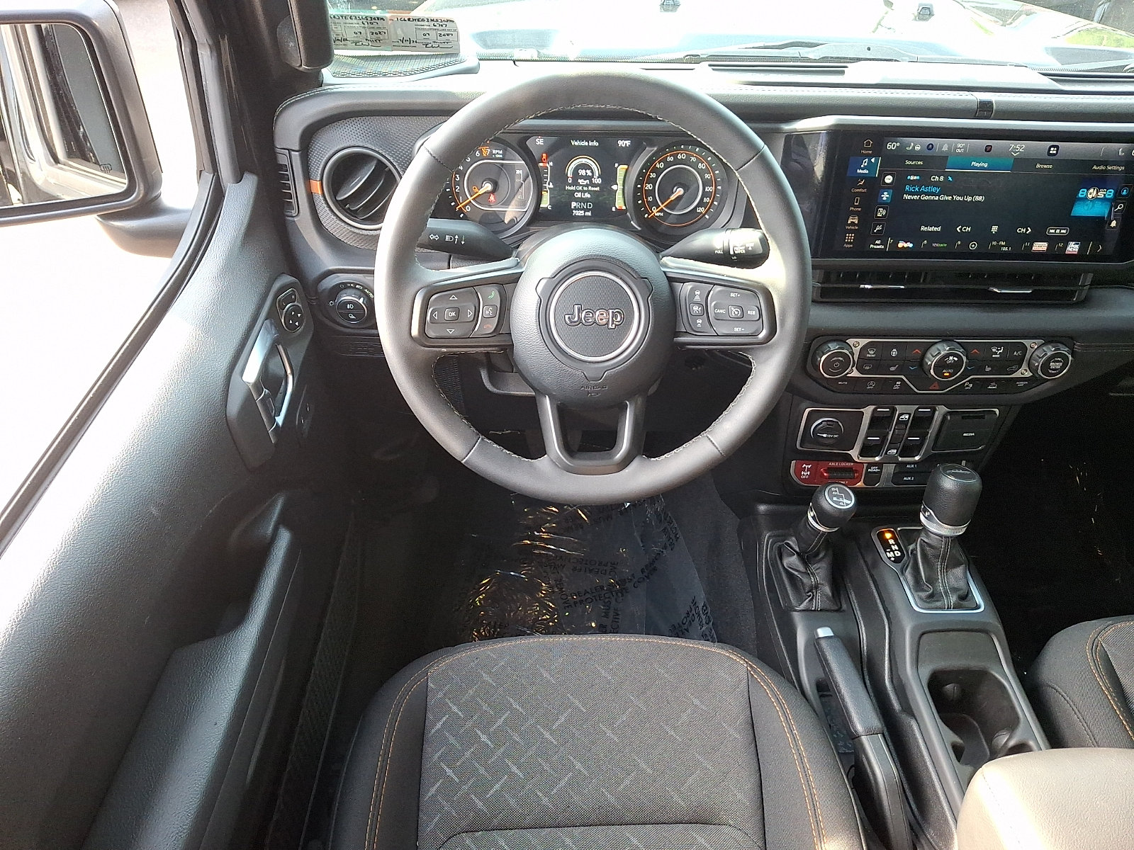 Used 2025 Jeep Gladiator Mojave w/ Safety Group AWD/4WD image 11