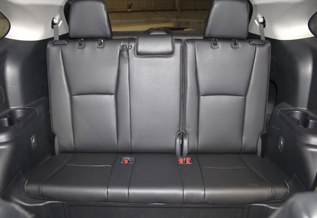 Used 2023 Toyota Highlander XLE AWD/4WD image 32