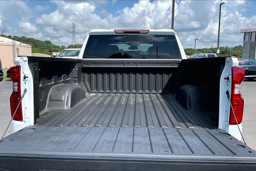 Used 2026 Chevrolet Silverado 1500 Custom Trail Boss w/ LPO, Dark Essentials Package AWD/4WD image 9
