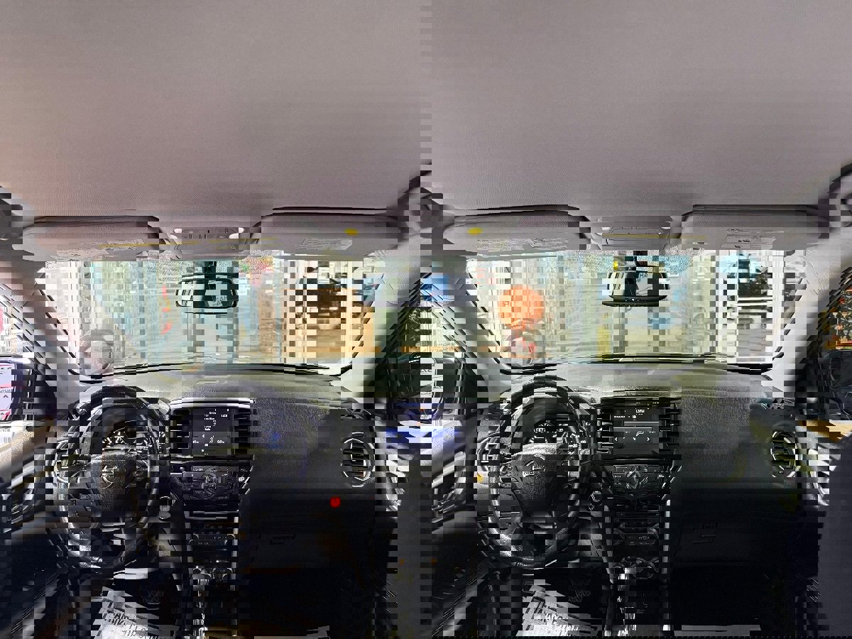 Used 2019 Nissan Pathfinder SV image 18