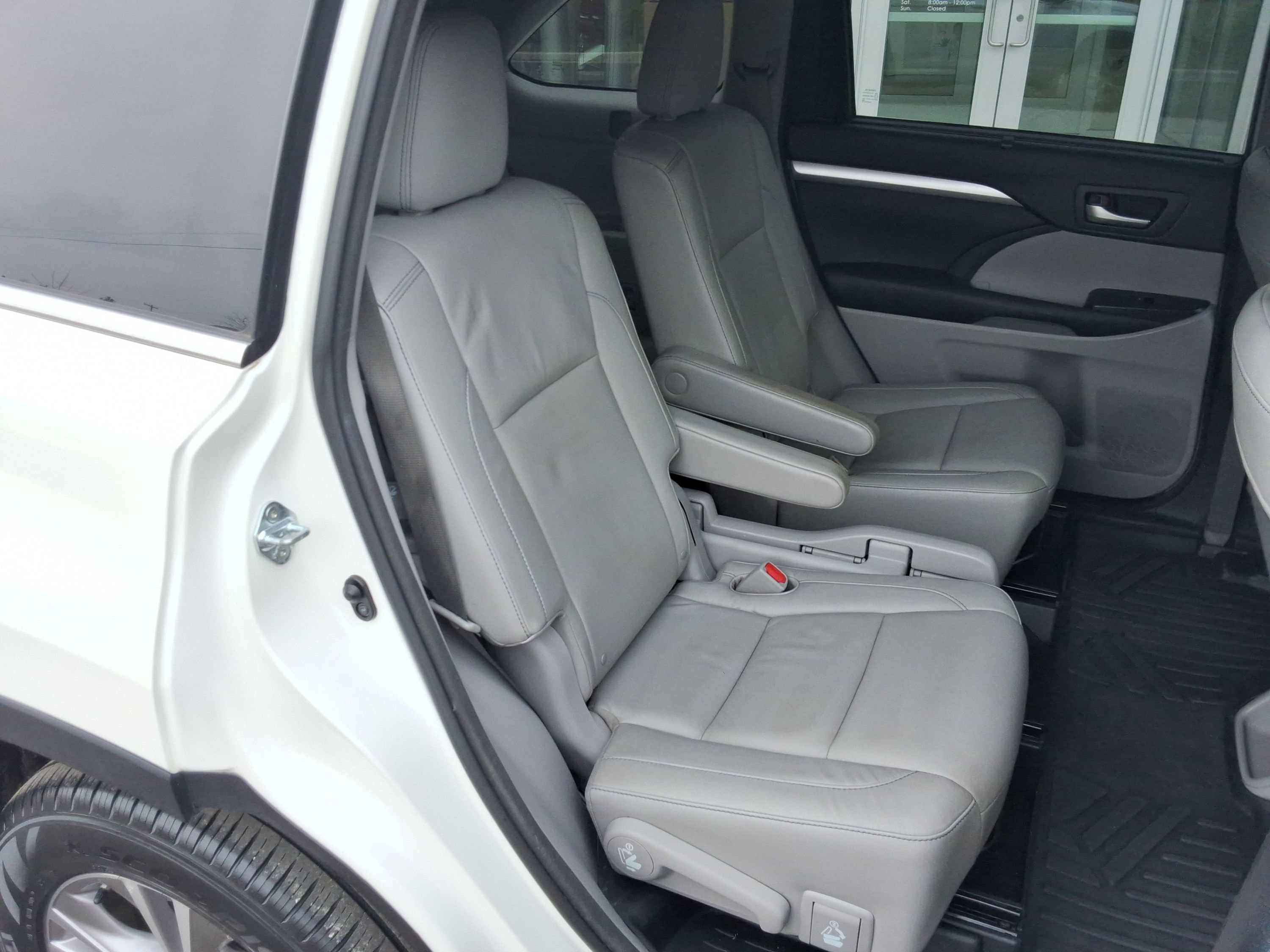 Used 2015 Toyota Highlander XLE AWD/4WD image 32