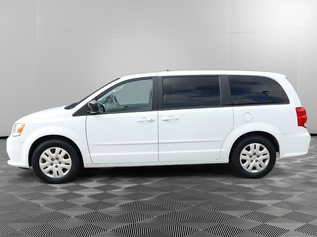 Used 2017 Dodge Grand Caravan SE FWD image 2