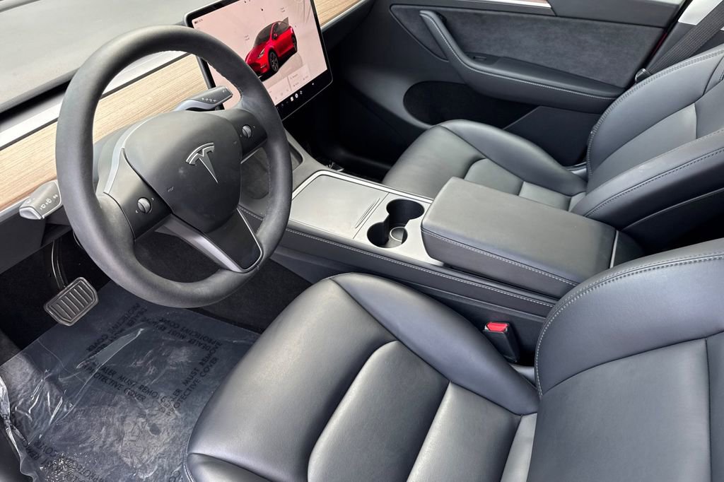 Used 2024 Tesla Model Y 2WD image 12