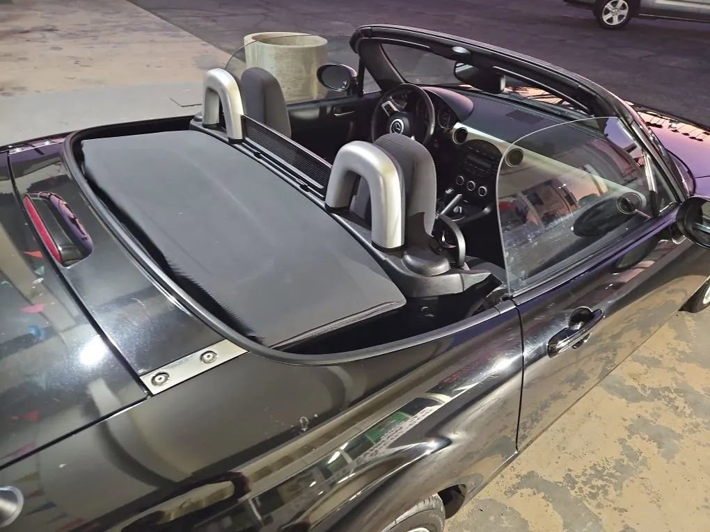 Used 2010 MAZDA MX-5 Miata Touring w/ Suspension Pkg image 9