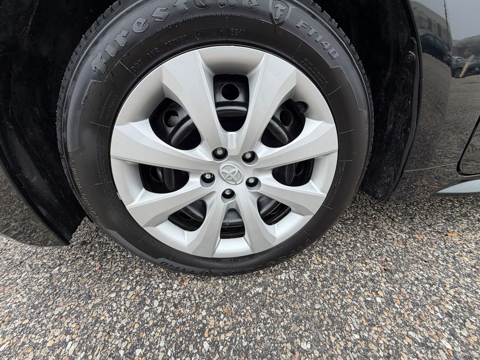 Used 2025 Toyota Corolla LE image 29