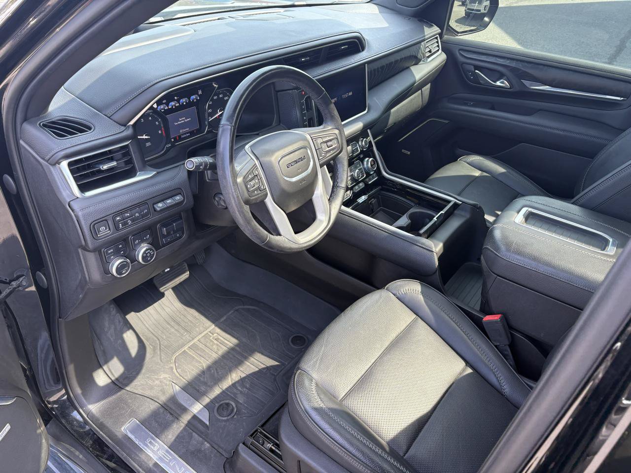 Used 2021 GMC Yukon Denali w/ Denali Ultimate Package AWD/4WD image 12
