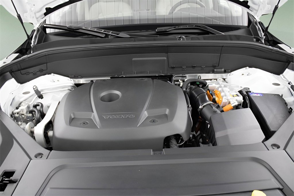 Certified 2025 Volvo XC90 T8 Plus w/ Protection Package Premier image 14