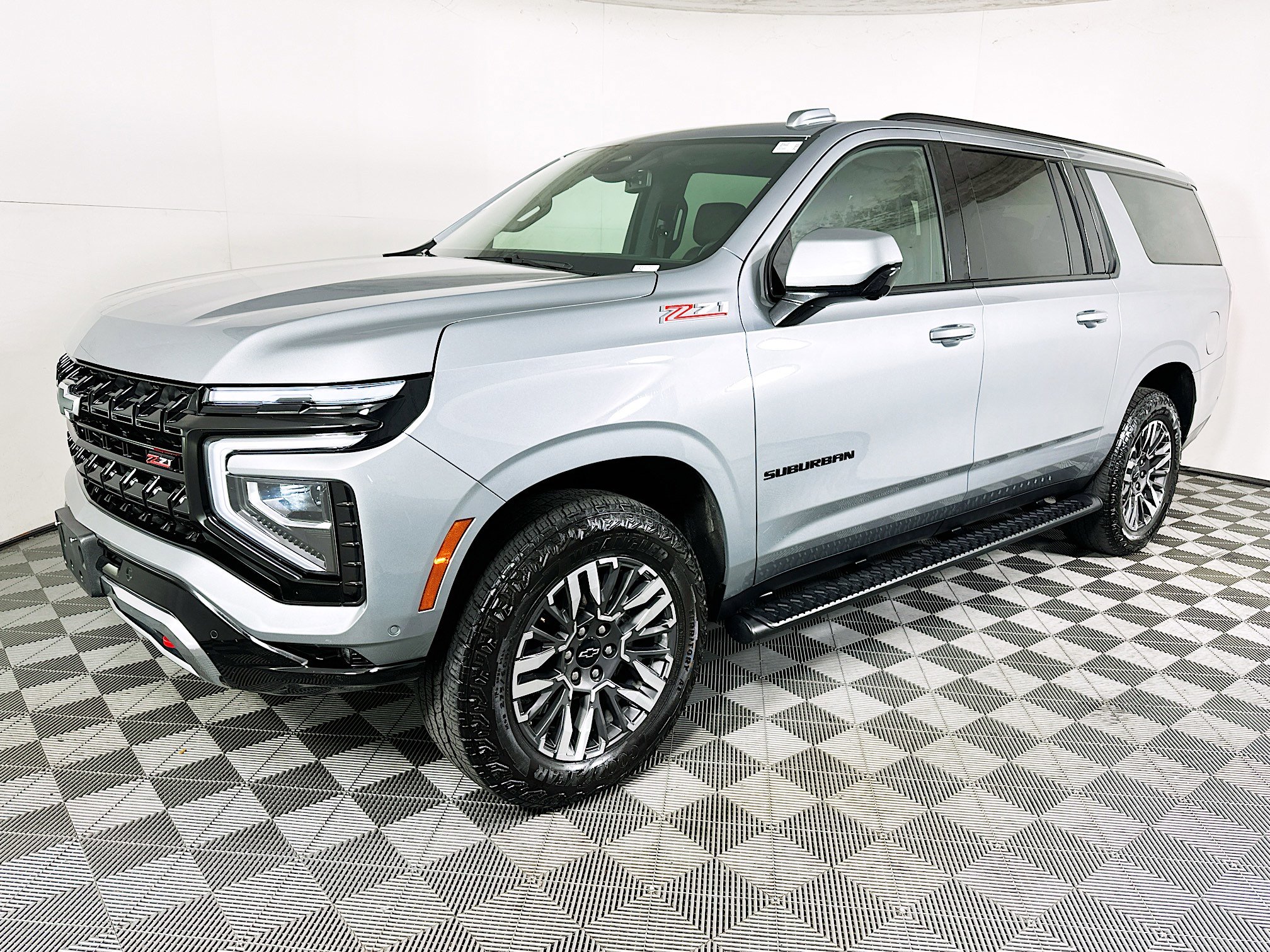 Used 2025 Chevrolet Suburban Z71 image 6