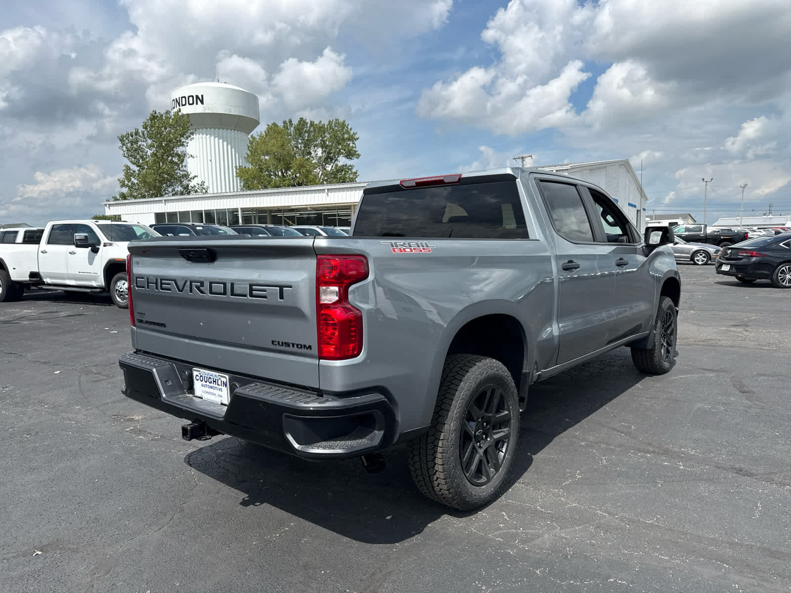 New 2026 Chevrolet Silverado 1500 Custom Trail Boss w/ Turbomax Blackout Package AWD/4WD image 4