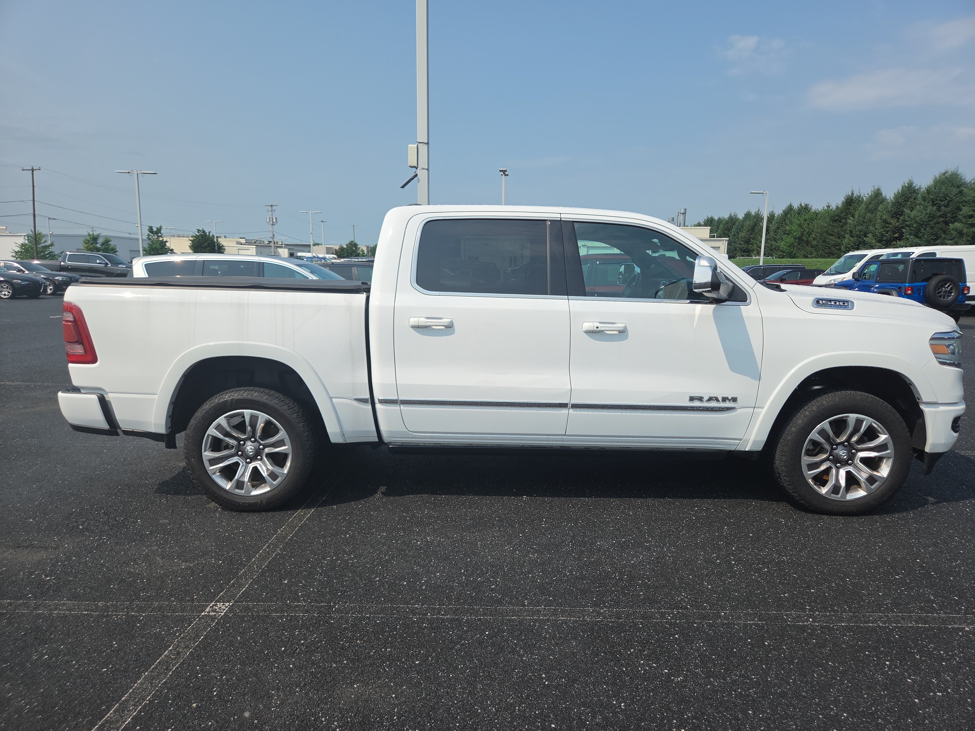 Used 2023 RAM 1500 Limited w/ Body Color Bumper Group AWD/4WD image 16