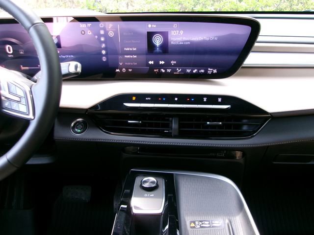 Used 2025 Buick Enclave Preferred w/ Power Package image 16