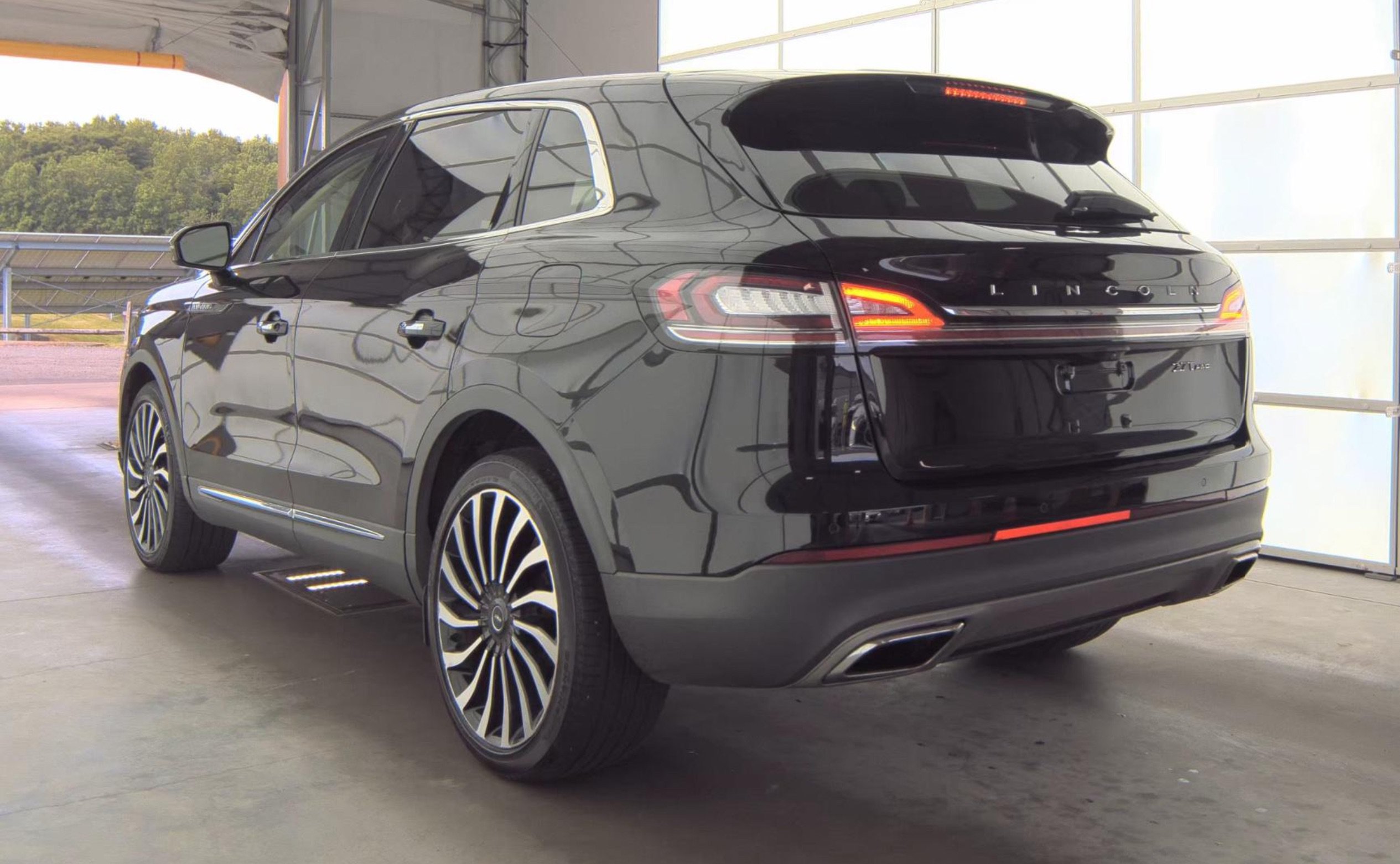 Used 2019 Lincoln Nautilus Black Label w/ Driver Assistance Package AWD/4WD image 4