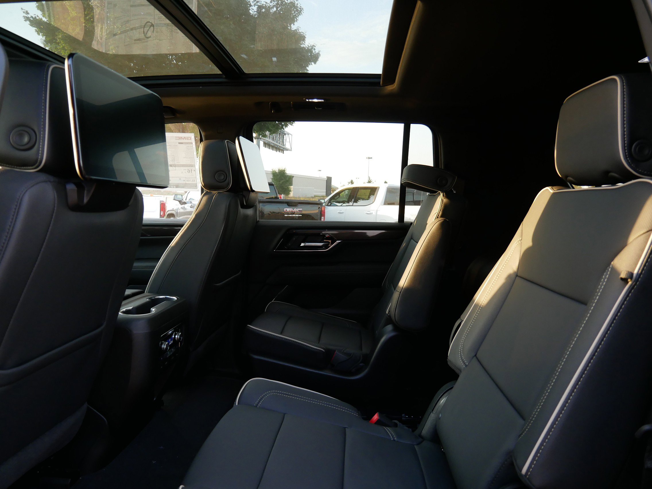 New 2026 GMC Yukon XL Elevation w/ Elevation Premium Package image 7