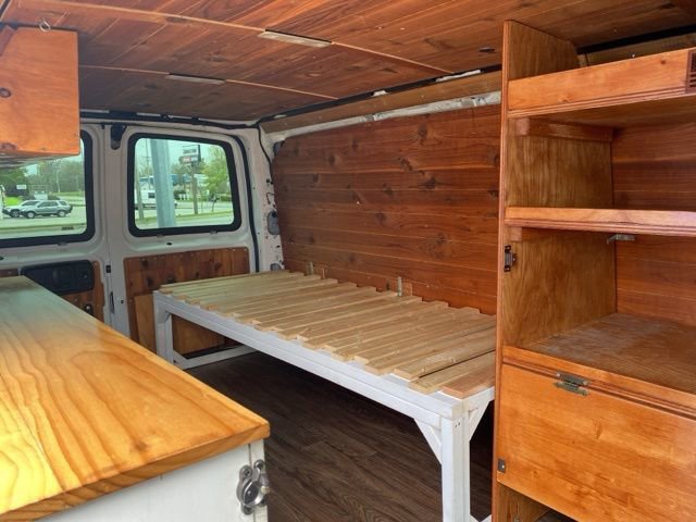 Used 2018 Chevrolet Express 2500 RWD image 35