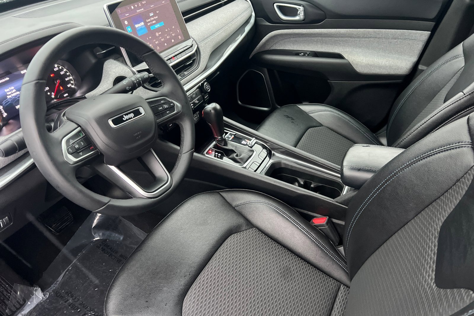 Used 2024 Jeep Compass Latitude image 11