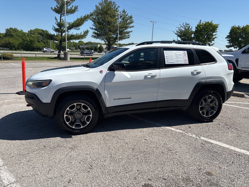 Used 2022 Jeep Cherokee Trailhawk w/ Comfort/Convenience Group AWD/4WD image 16