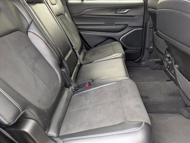 Used 2022 Jeep Grand Cherokee L Laredo AWD/4WD image 19