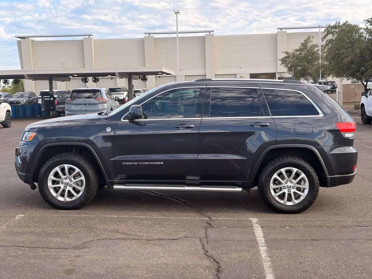 Used 2015 Jeep Grand Cherokee Laredo w/ Quick Order Package 23E AWD/4WD image 3