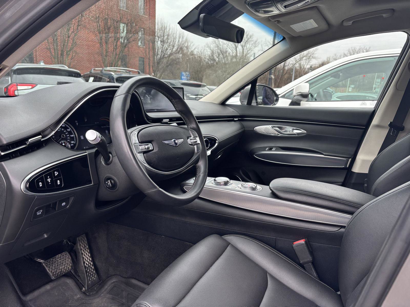 Used 2024 Genesis GV70 2.5T w/ Select Package image 8