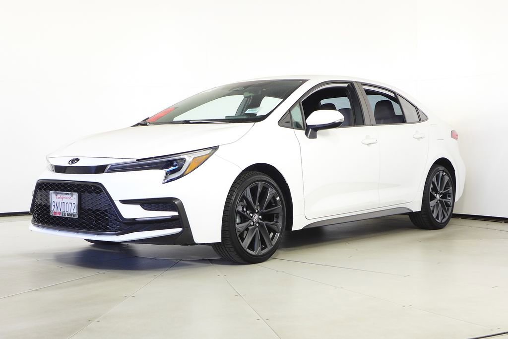 Used 2024 Toyota Corolla SE image 2