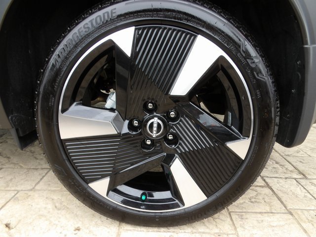 Certified 2025 Nissan Kicks SR image 14