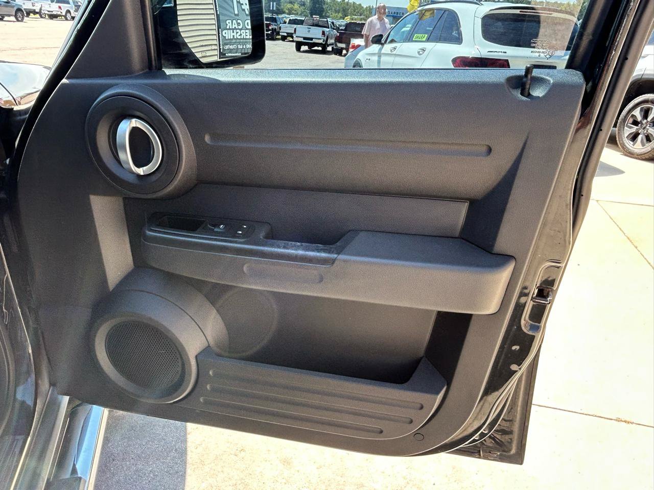 Used 2011 Dodge Nitro Heat w/ Chrome Accents Group AWD/4WD image 16