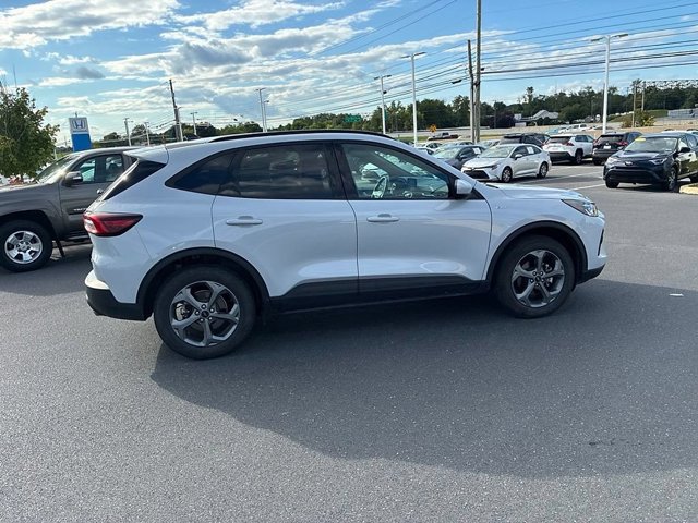 Used 2025 Ford Escape ST-Line Select AWD/4WD image 6