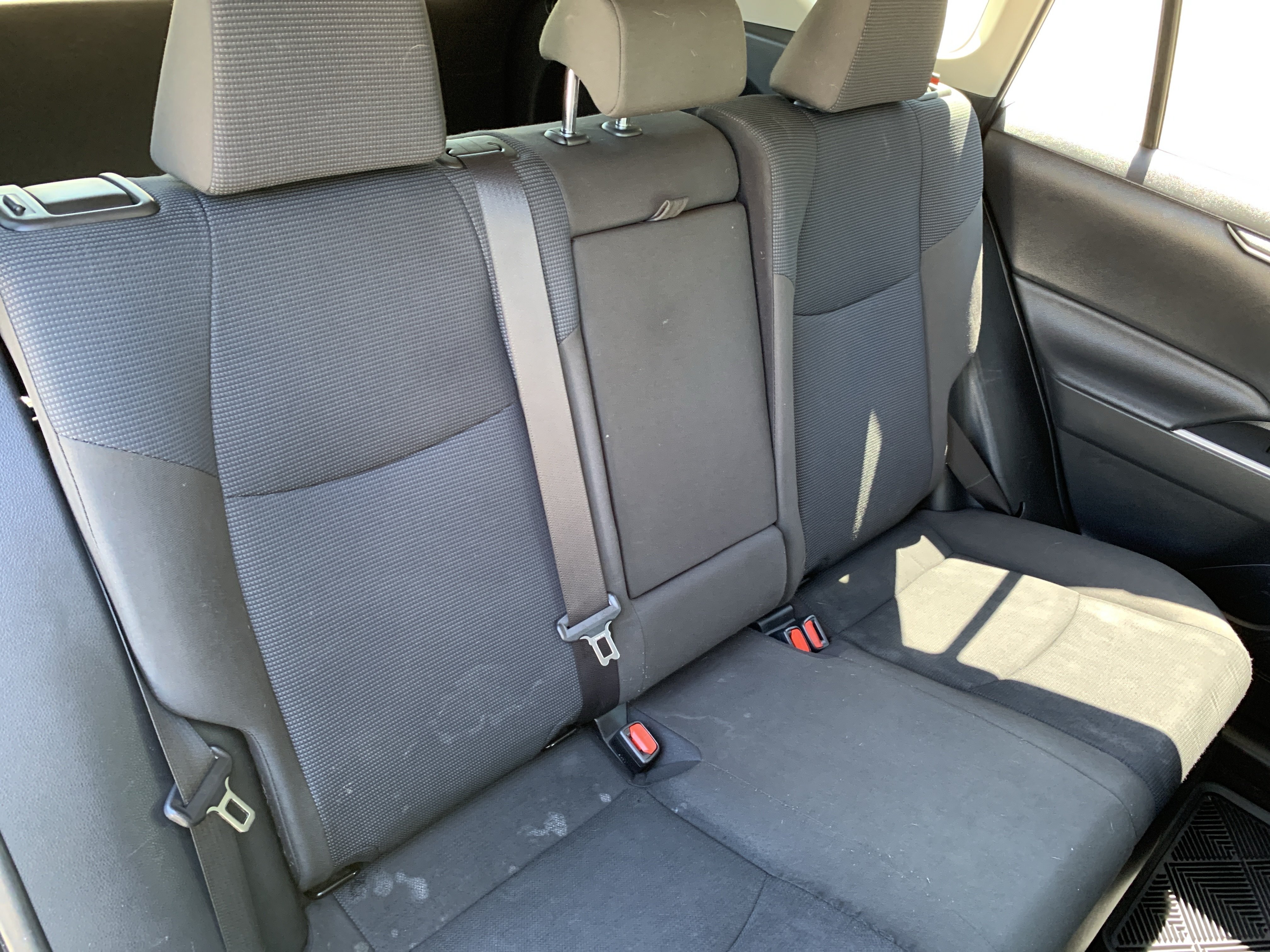 Used 2020 Toyota RAV4 LE w/ Carpet Mat Package AWD/4WD image 31