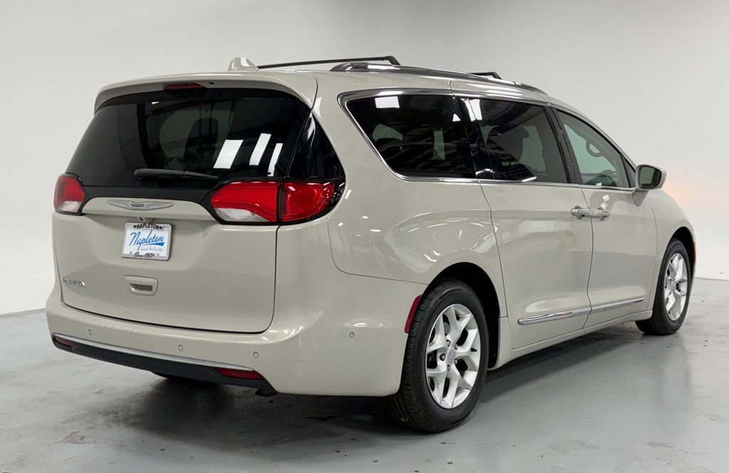 Used 2020 Chrysler Pacifica Touring-L Plus w/ Tire & Wheel Group image 4