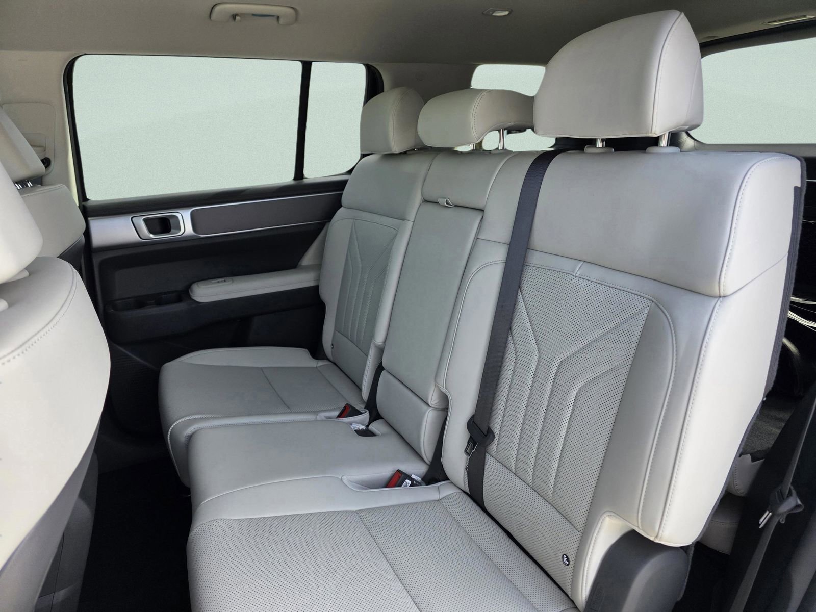 Used 2026 Hyundai Santa Fe SEL FWD image 16