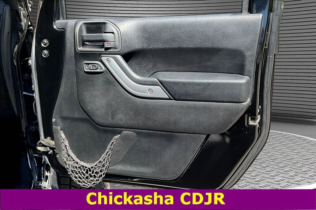 Used 2016 Jeep Wrangler Unlimited Rubicon w/ Connectivity Group image 25