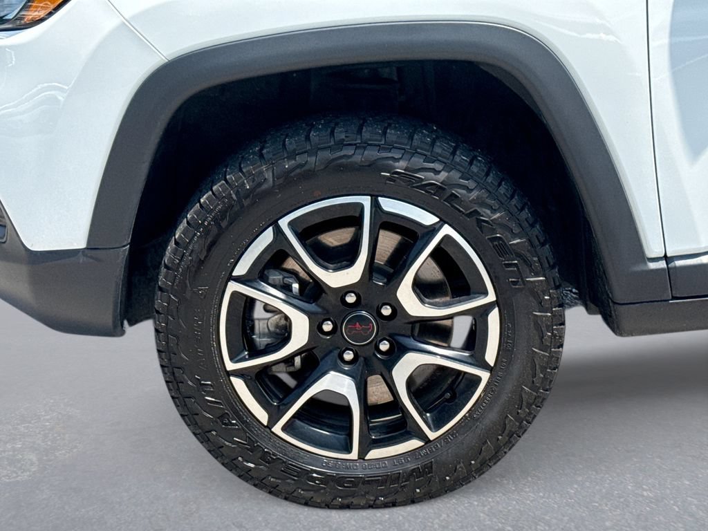 Used 2025 Jeep Compass Trailhawk AWD/4WD image 18