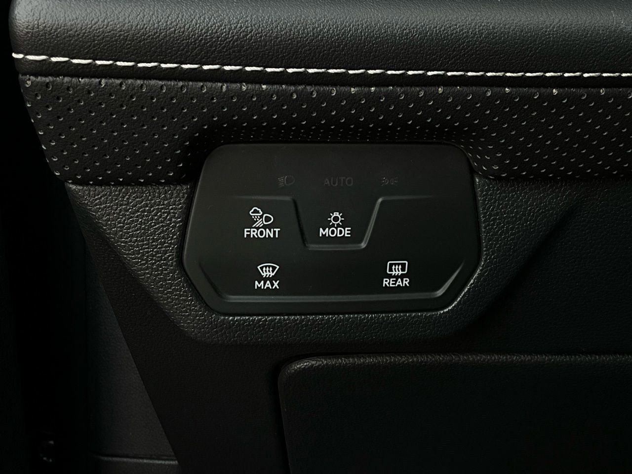 Used 2025 Volkswagen Atlas Cross Sport SE image 23