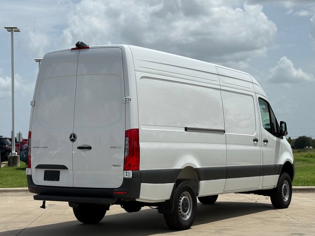 Used 2025 Mercedes-Benz Sprinter 2500 image 4