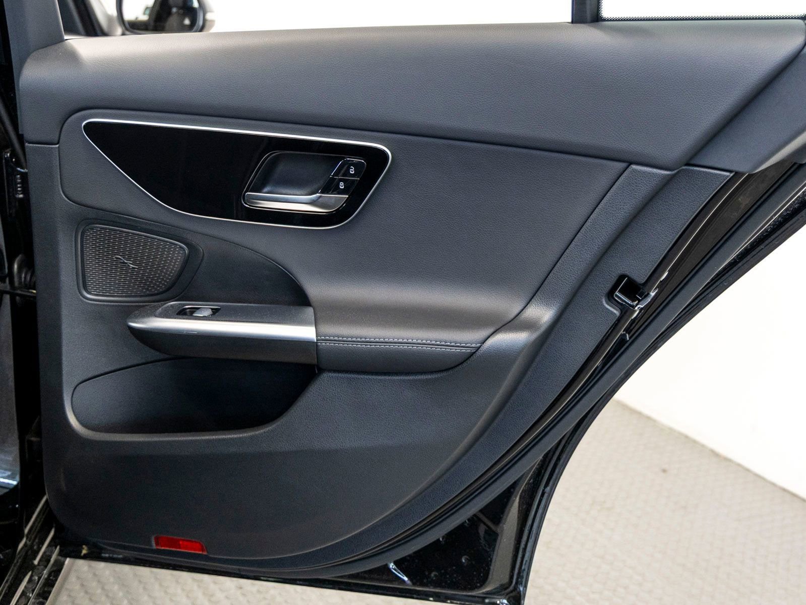 Used 2025 Mercedes-Benz C 300 Sedan image 23