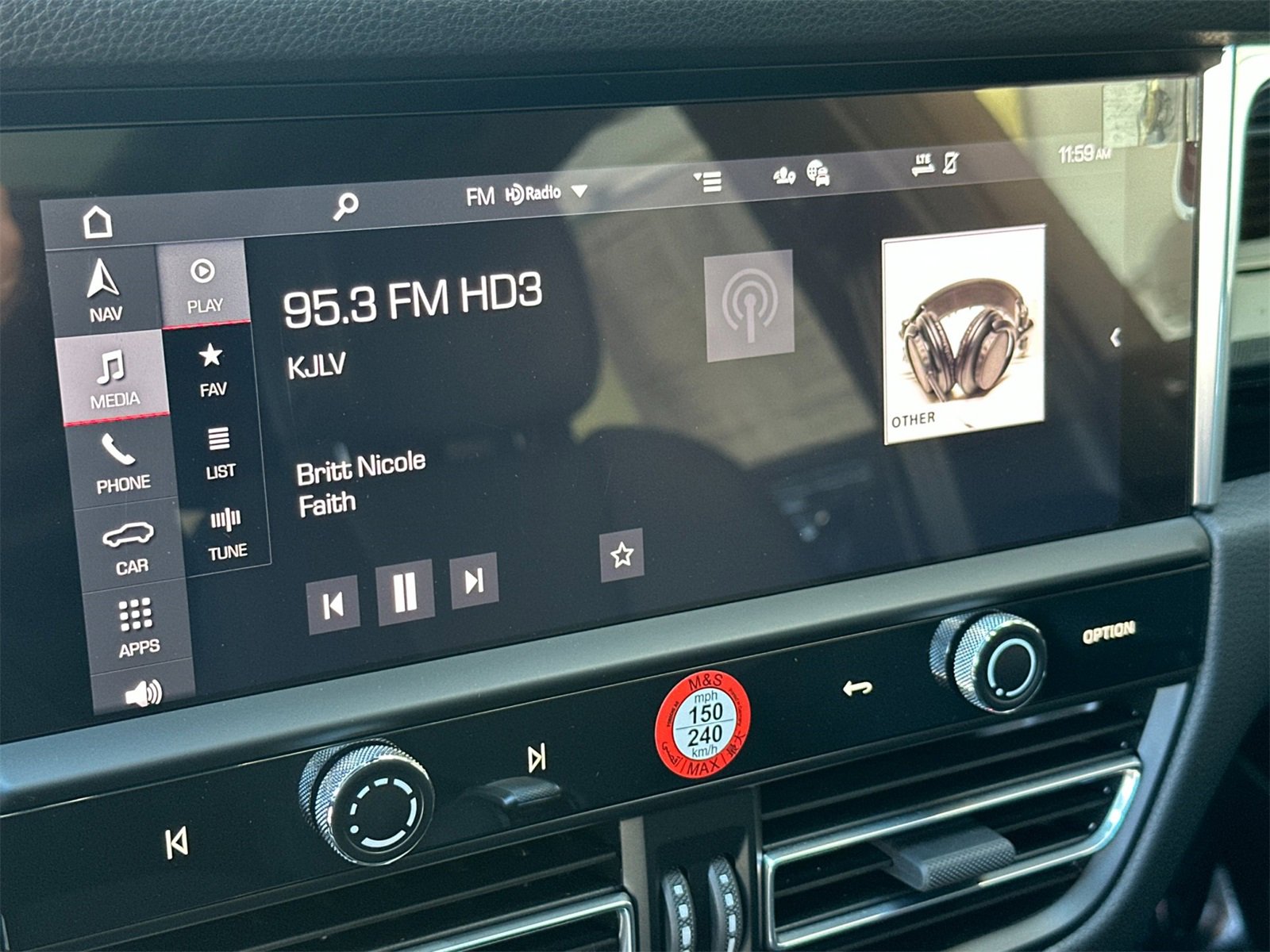 Used 2025 Porsche Macan image 21