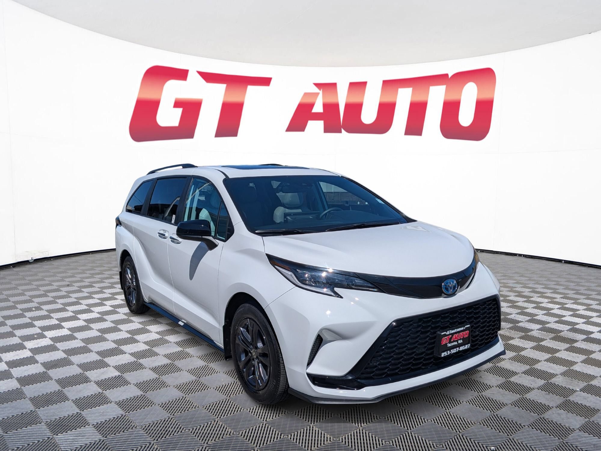 Used 2025 Toyota Sienna XSE
